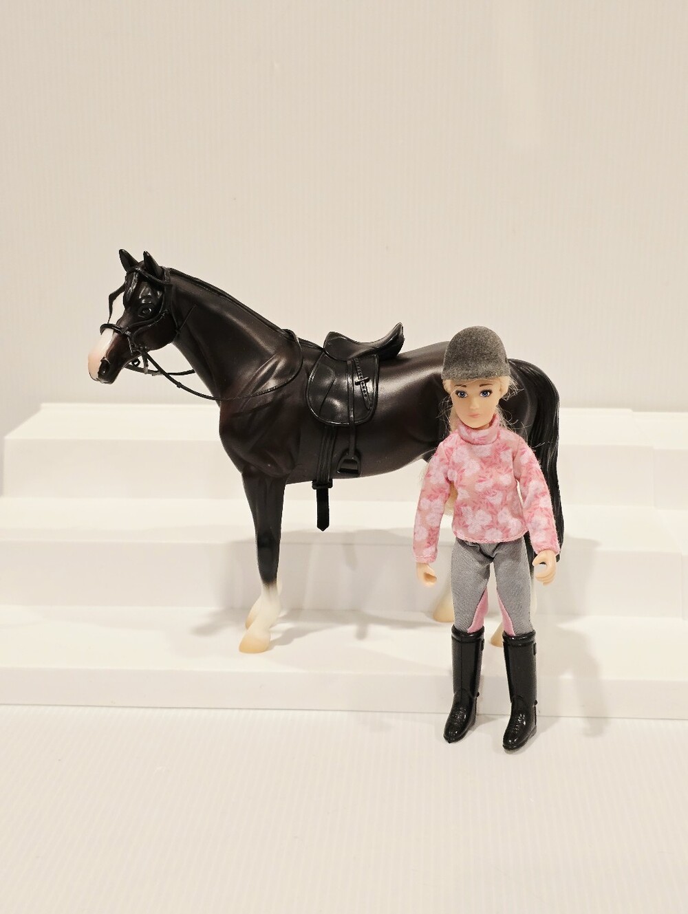Breyer Freedom Series #61156 English Horse Logan and Rider Lauren